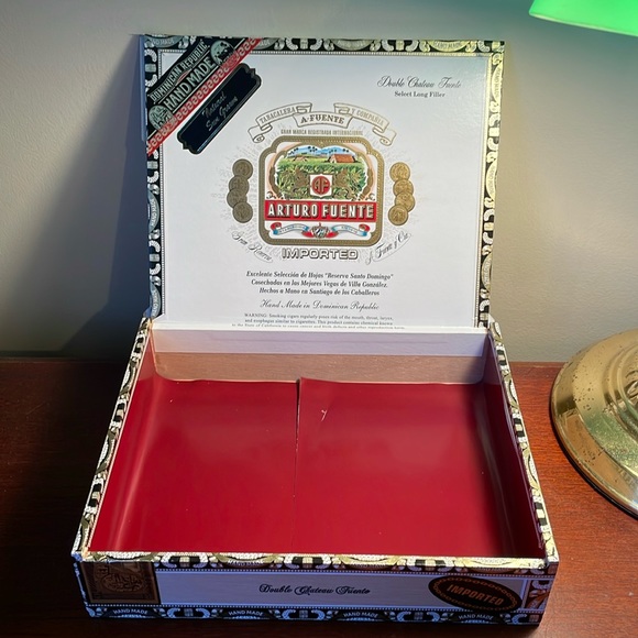 One Empty Arturo Fuente Cigar Box - Picture 2 of 5